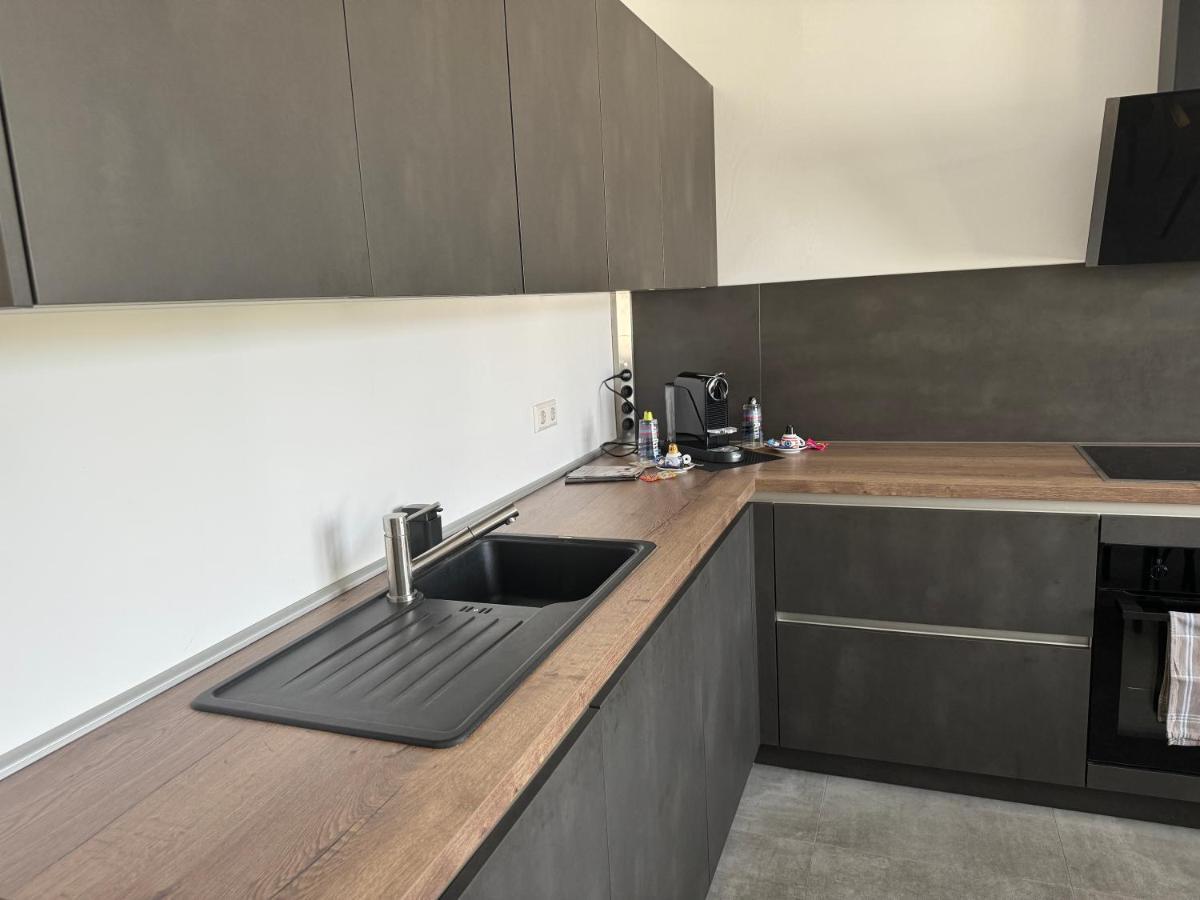 Moderne 2-Zimmer Wohnung Im Zentrum Von Волфсбург Екстериор снимка